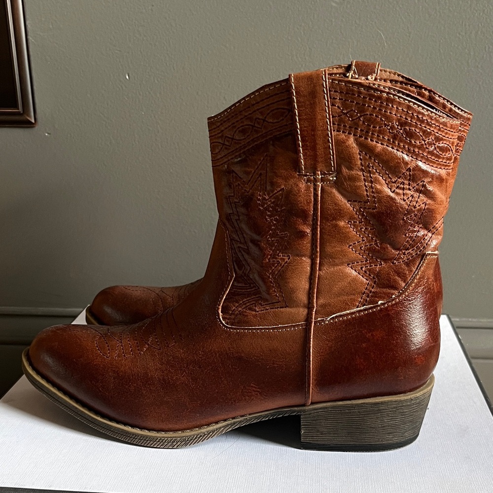 Coconuts by Matisse Chestnut Brown Western Ankle Booties